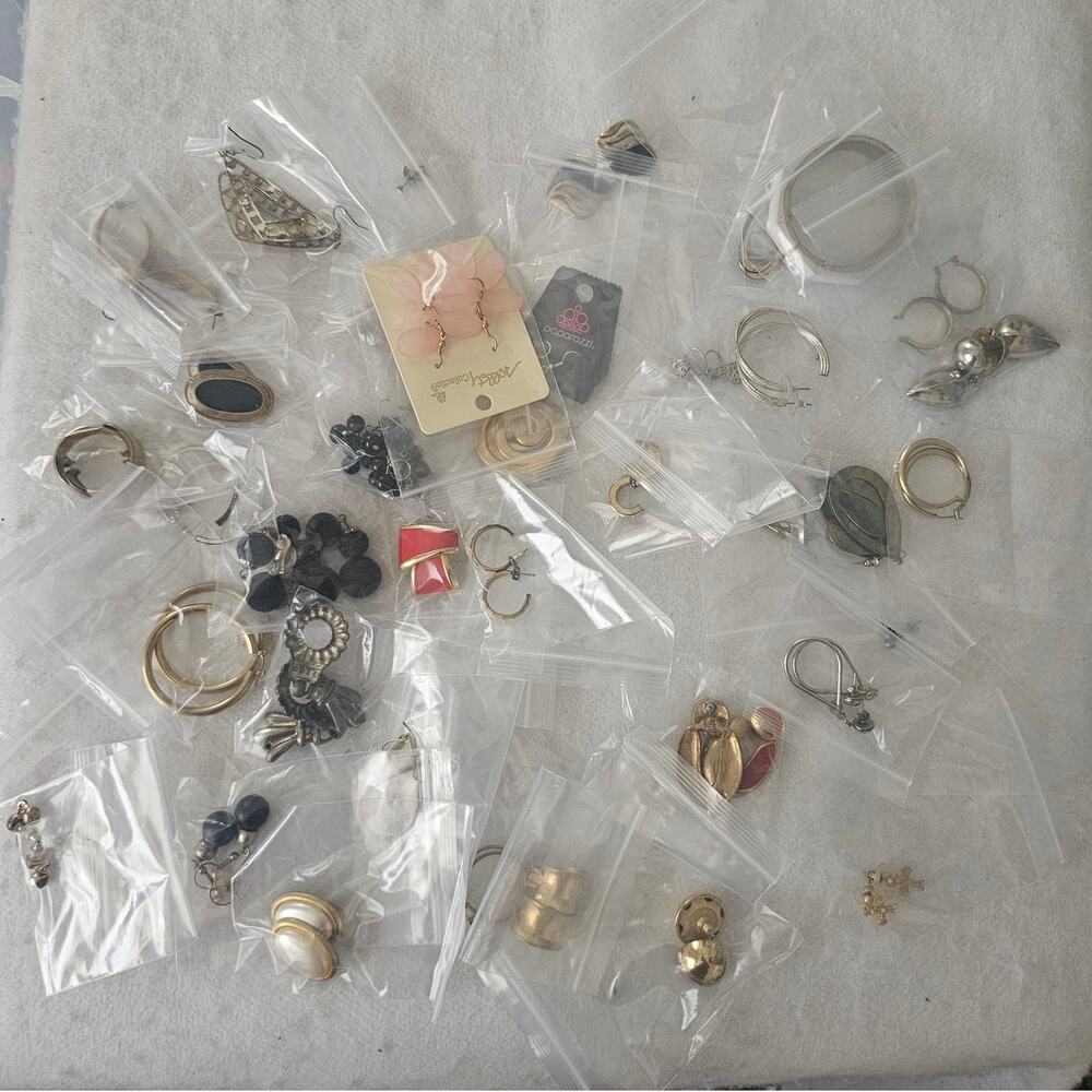 Vintage Mystery Fashion Jewelry Lot, 1 Pound Mixed Jewelry Lot, Wearable - Lot 1